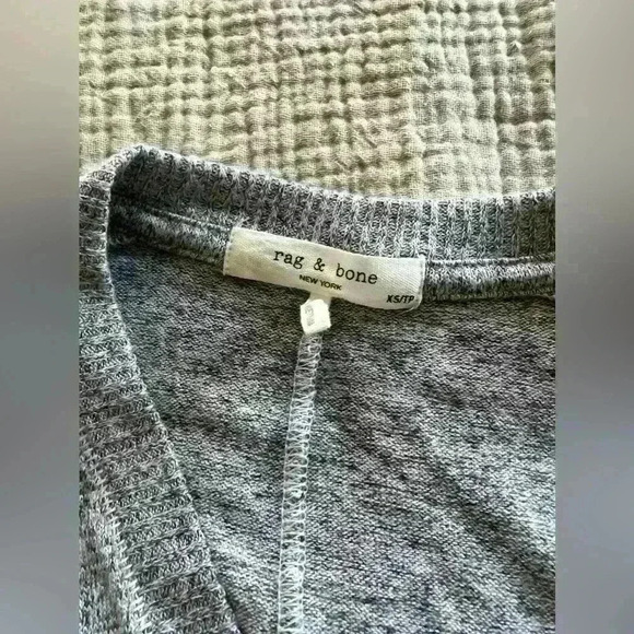 Rag & Bone Heather Gray Knit V-Neck T-Shirt - Size XS - Picture 7 of 8